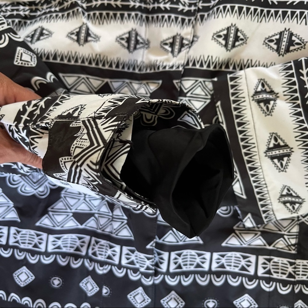 NEW SMX Ski Snowboard Jacket Black Aztec Print Black White Size Medium NWT - Picture 7 of 16